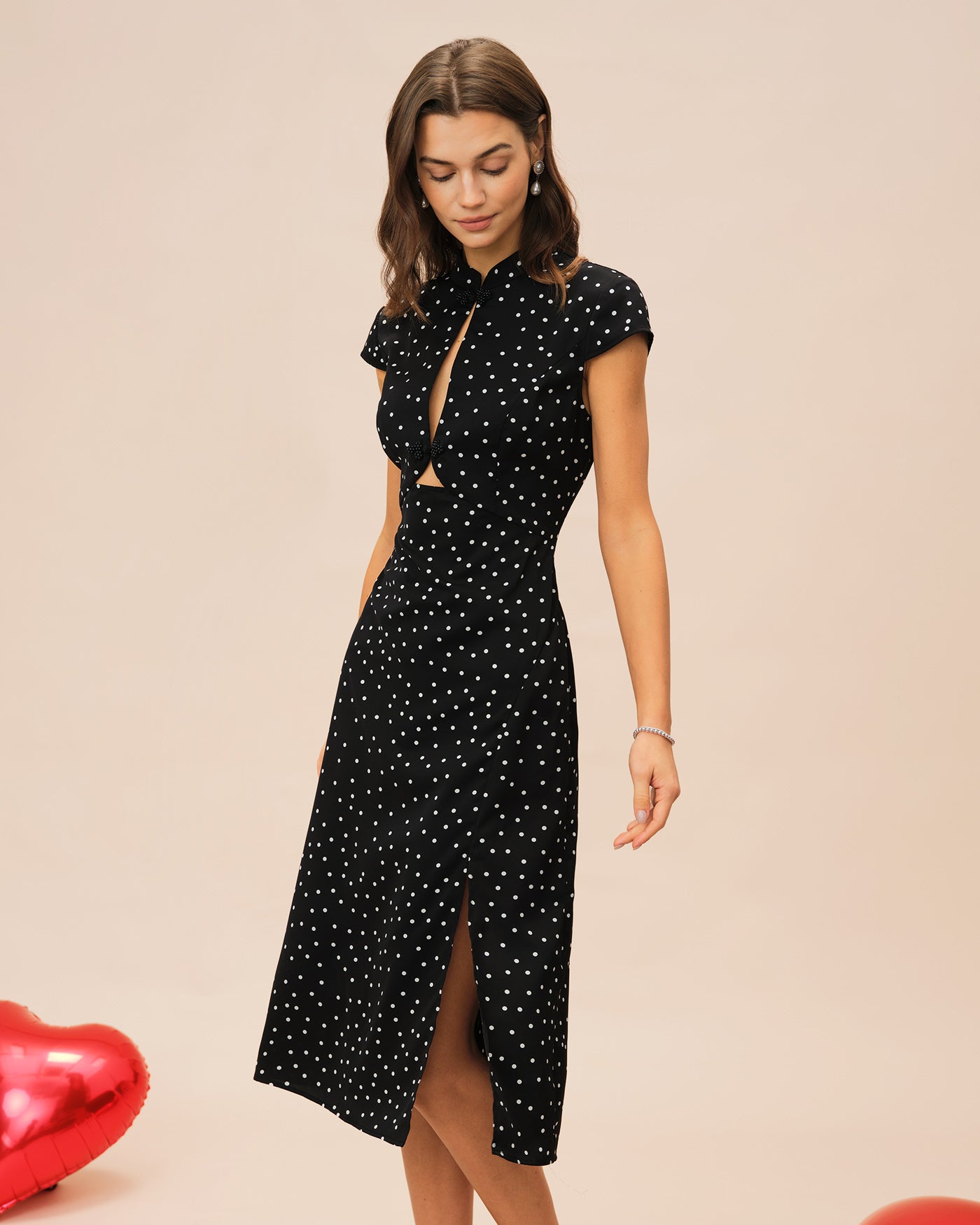 Vestido Midi de Lunares Cuello Mao — Negro