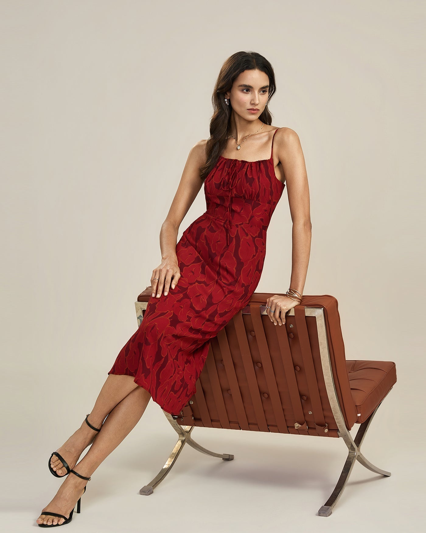 Vestido Midi Floral Fruncido — Rojo