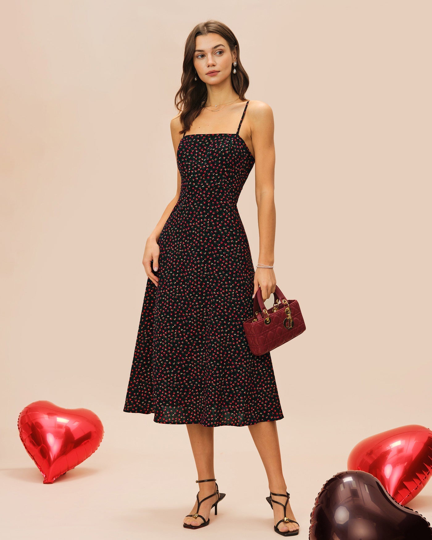 Vestido Midi Floral Acampanado — Negro