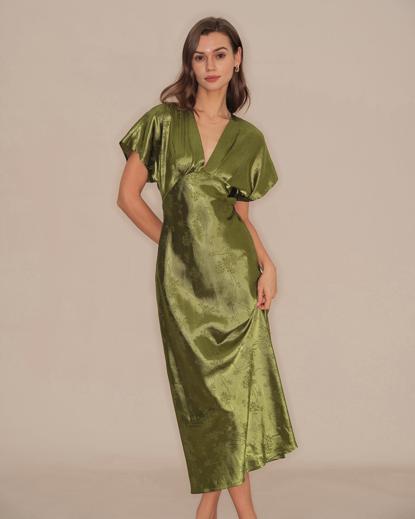 Vestido Midi Floral Plisado Escote en V — Verde