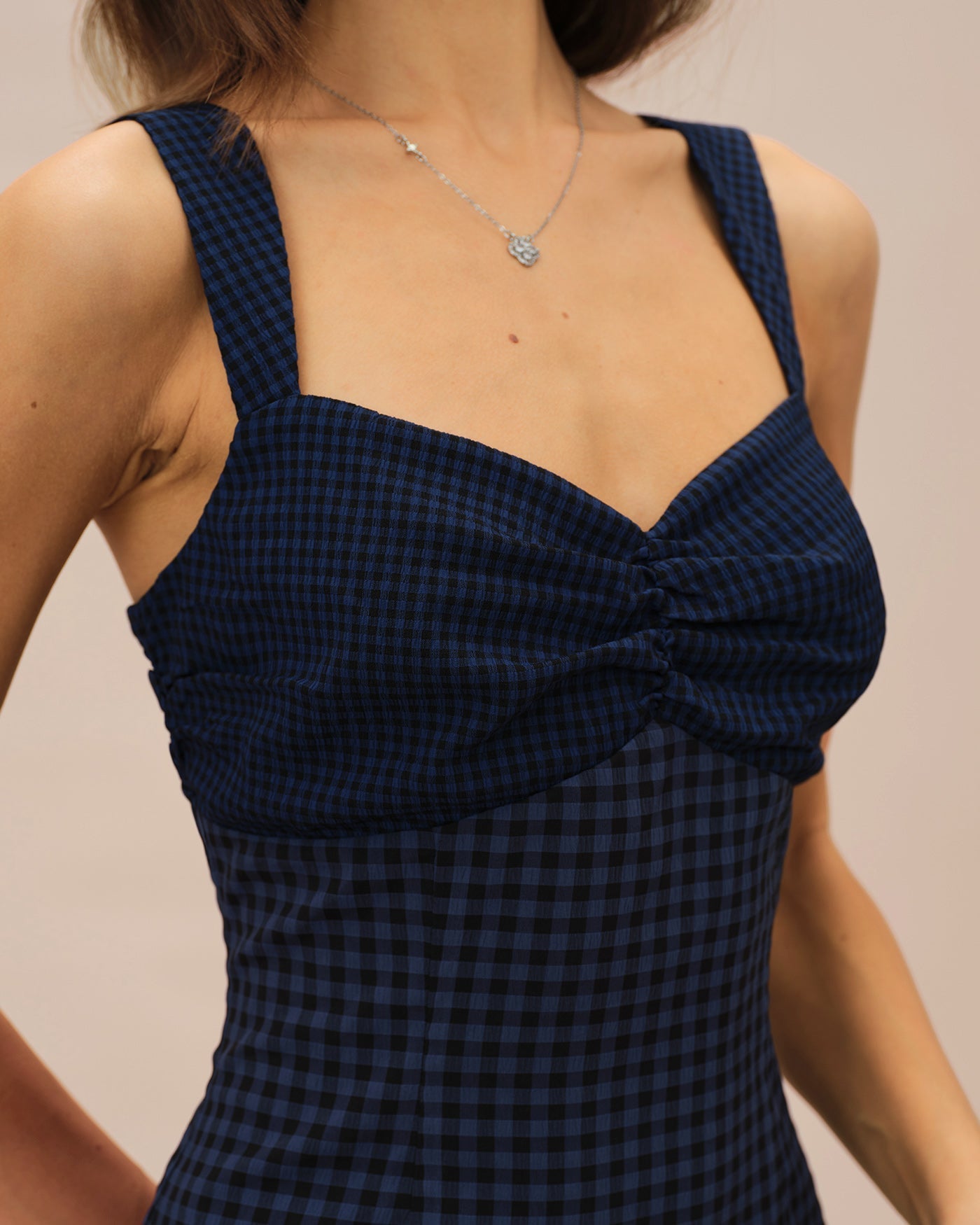 Vestido Mini de Cuadros Escote Corazón — Azul