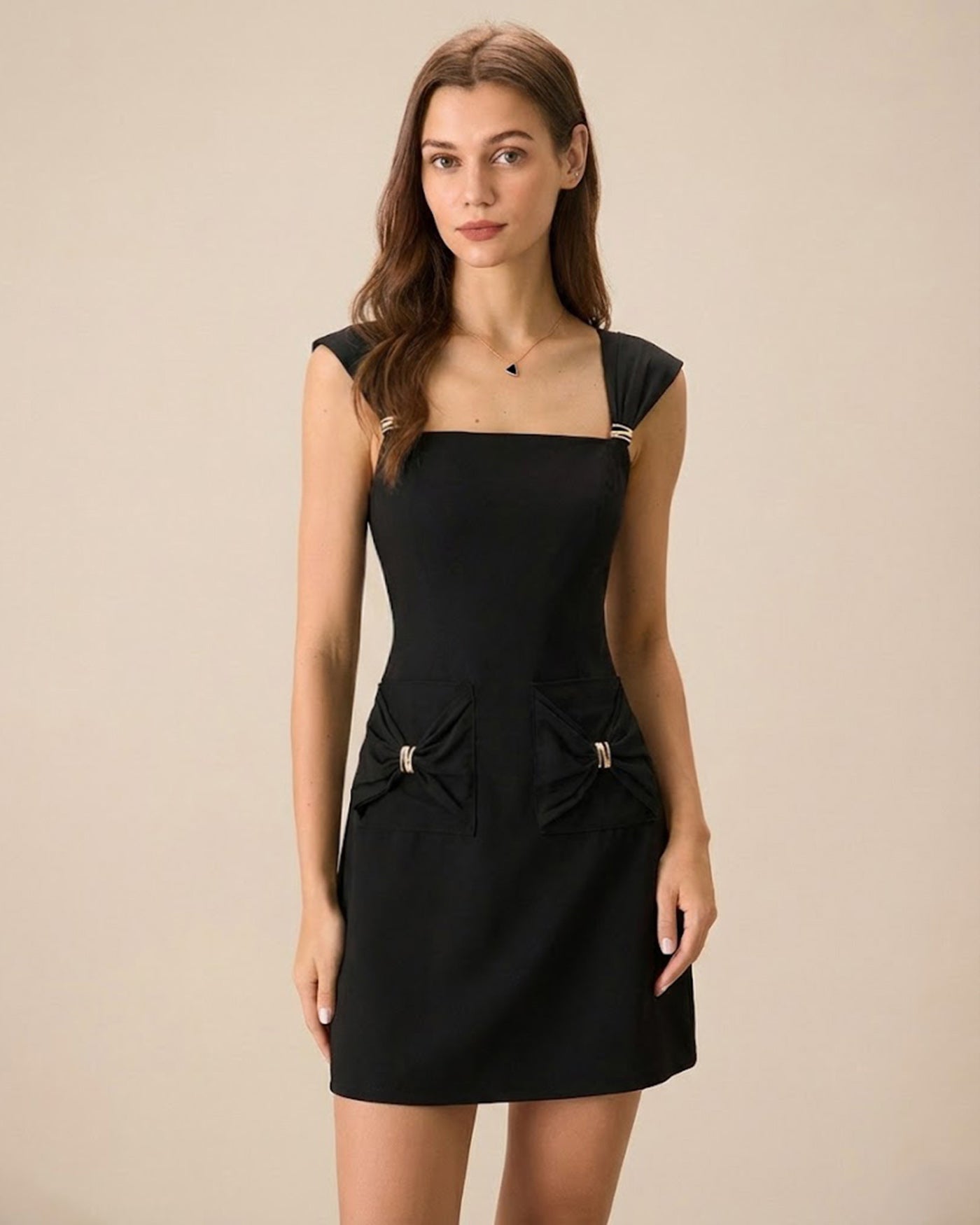 Vestido Mini Cóctel Escote Cuadrado — Negro