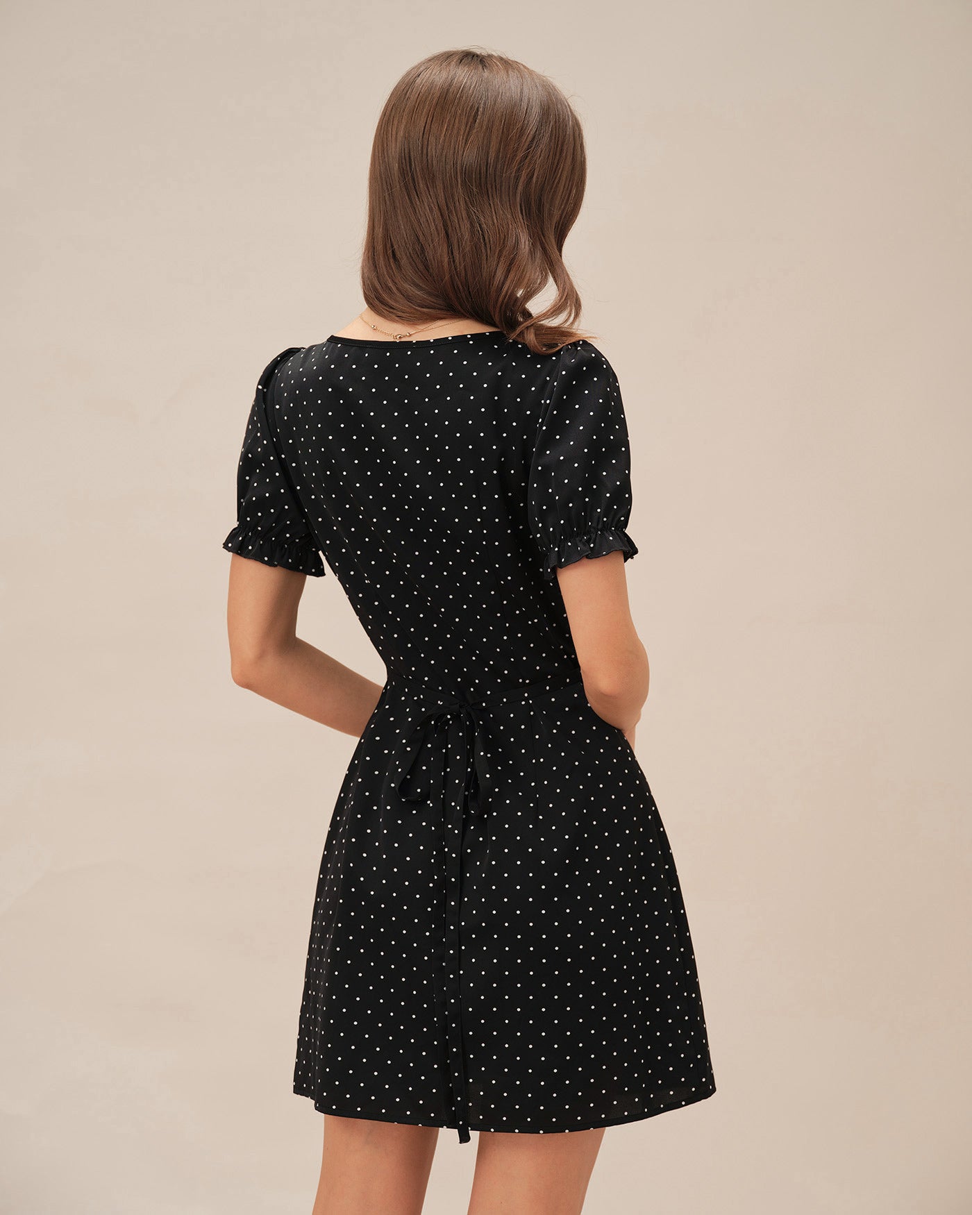 Vestido Mini de Lunares Escote en V — Negro