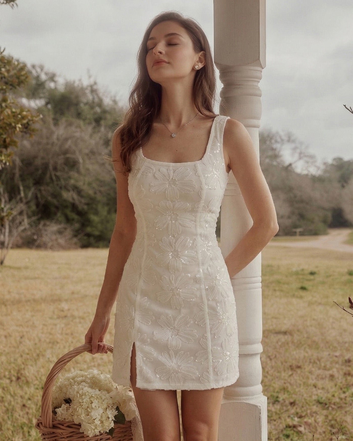 Vestido Mini Floral con Lentejuelas — Beige