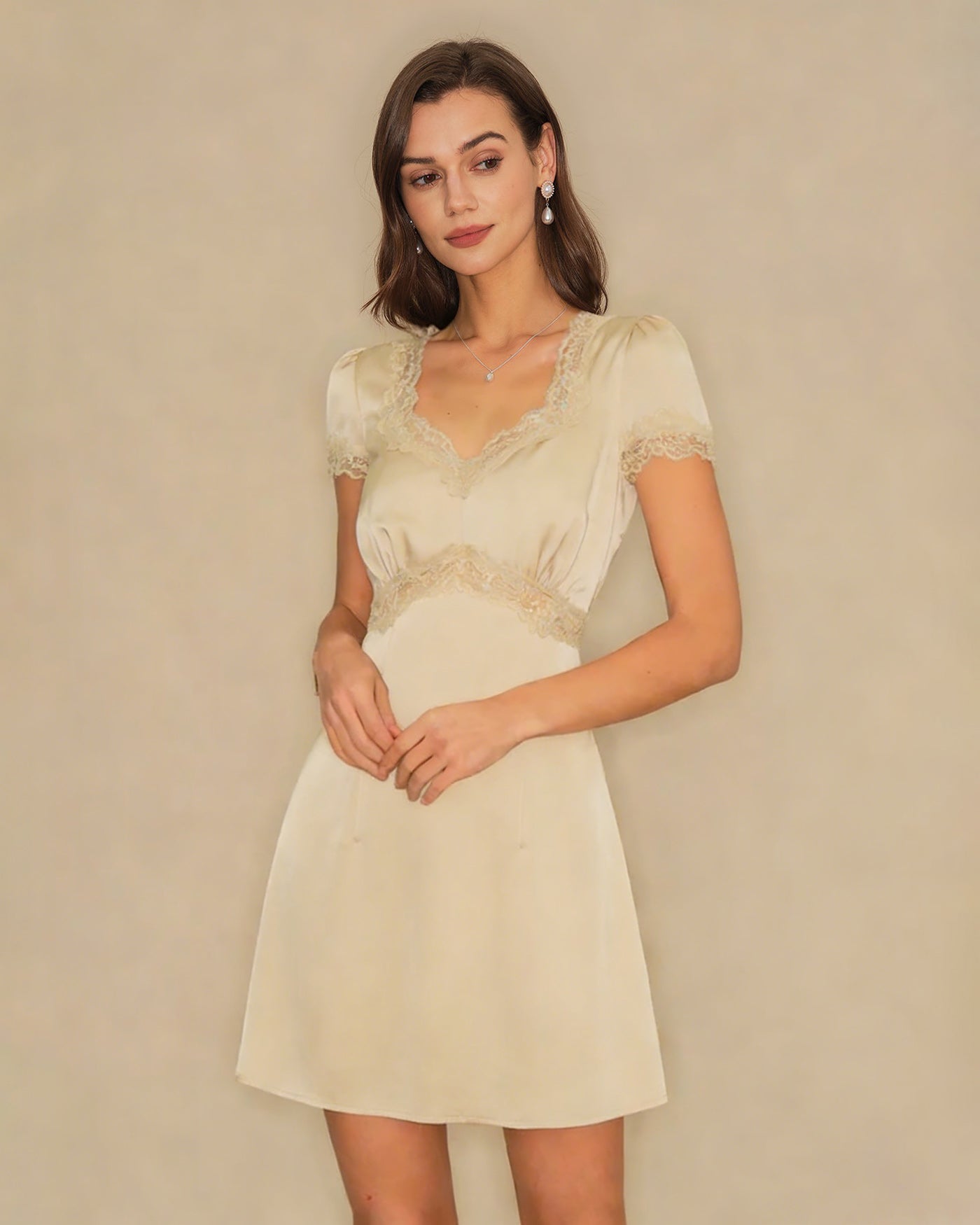 Vestido Mini de Encaje Escote Cuadrado — Albaricoque