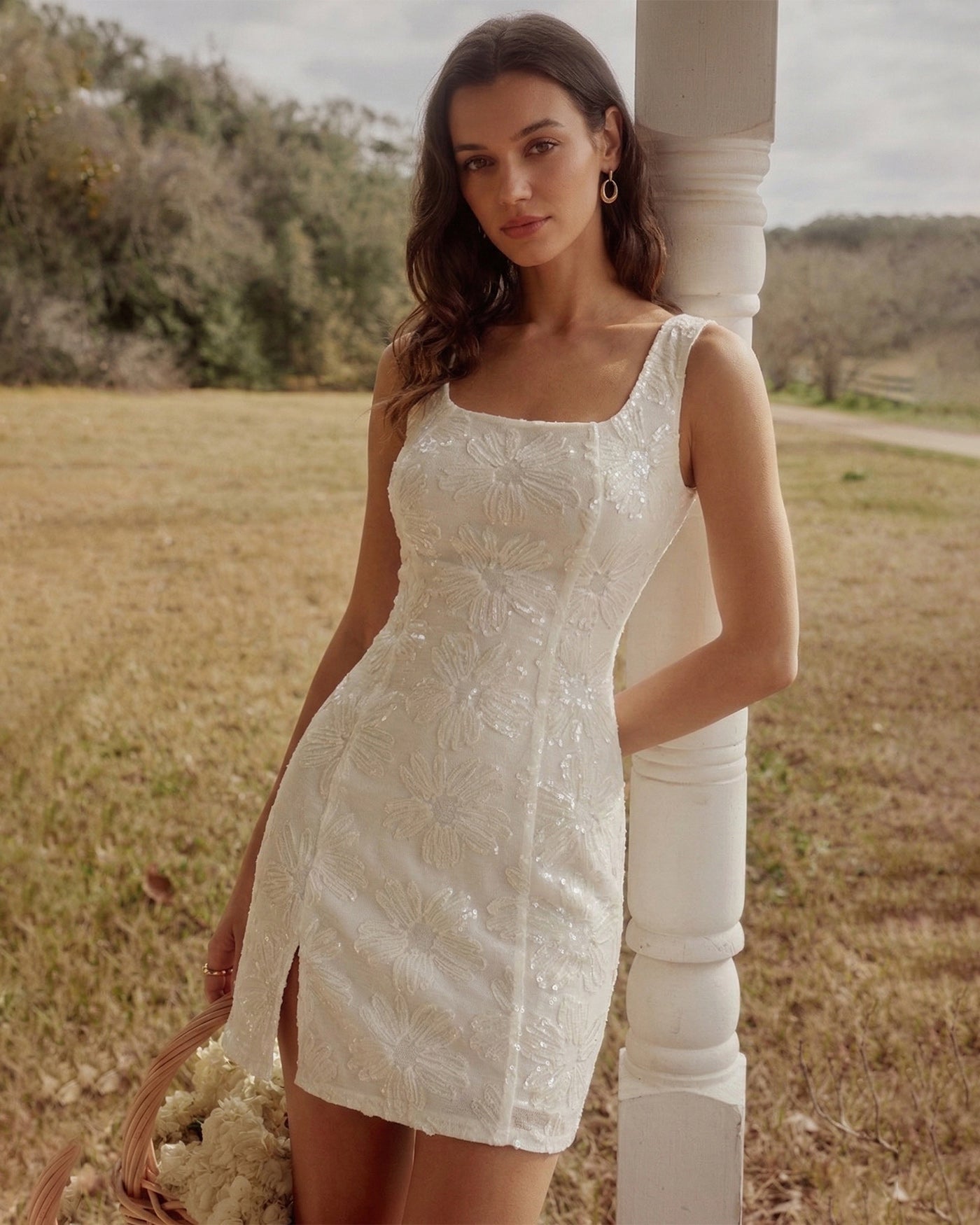 Vestido Mini Floral con Lentejuelas — Beige