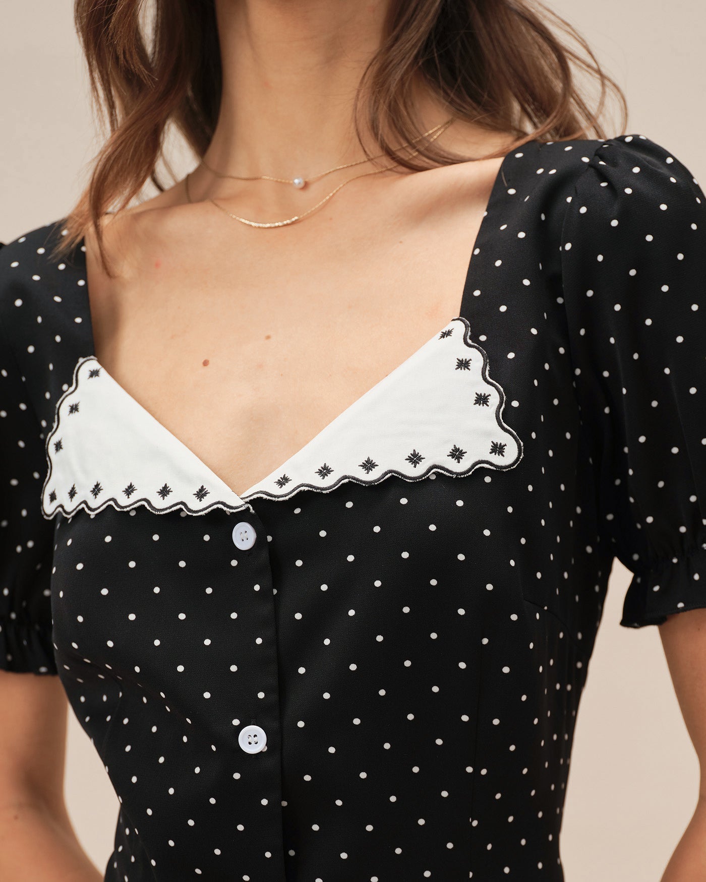 Vestido Mini de Lunares Escote en V — Negro