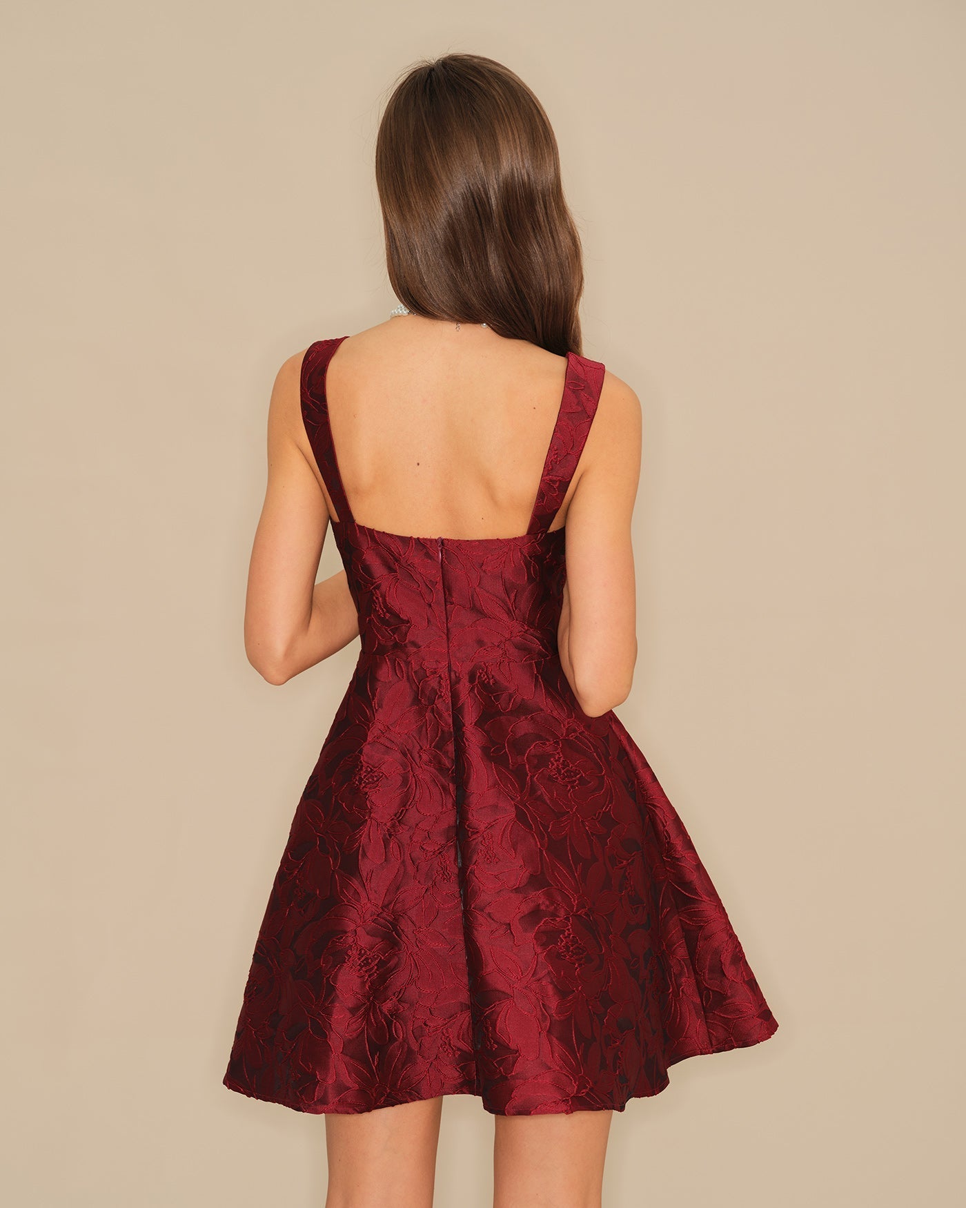Vestido Mini Jacquard Escote Corazón — Granate