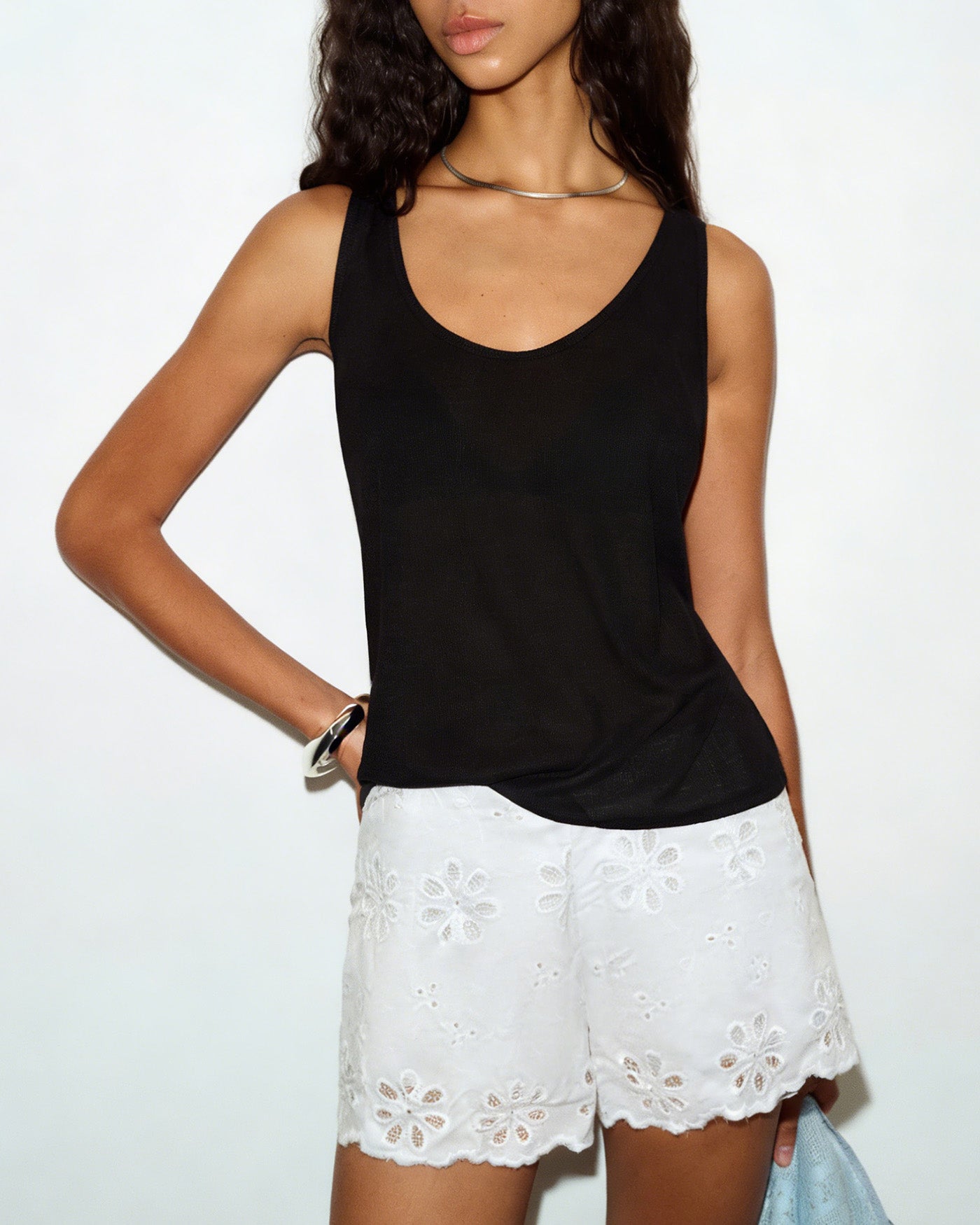 Shorts Florales con Botones — Blanco