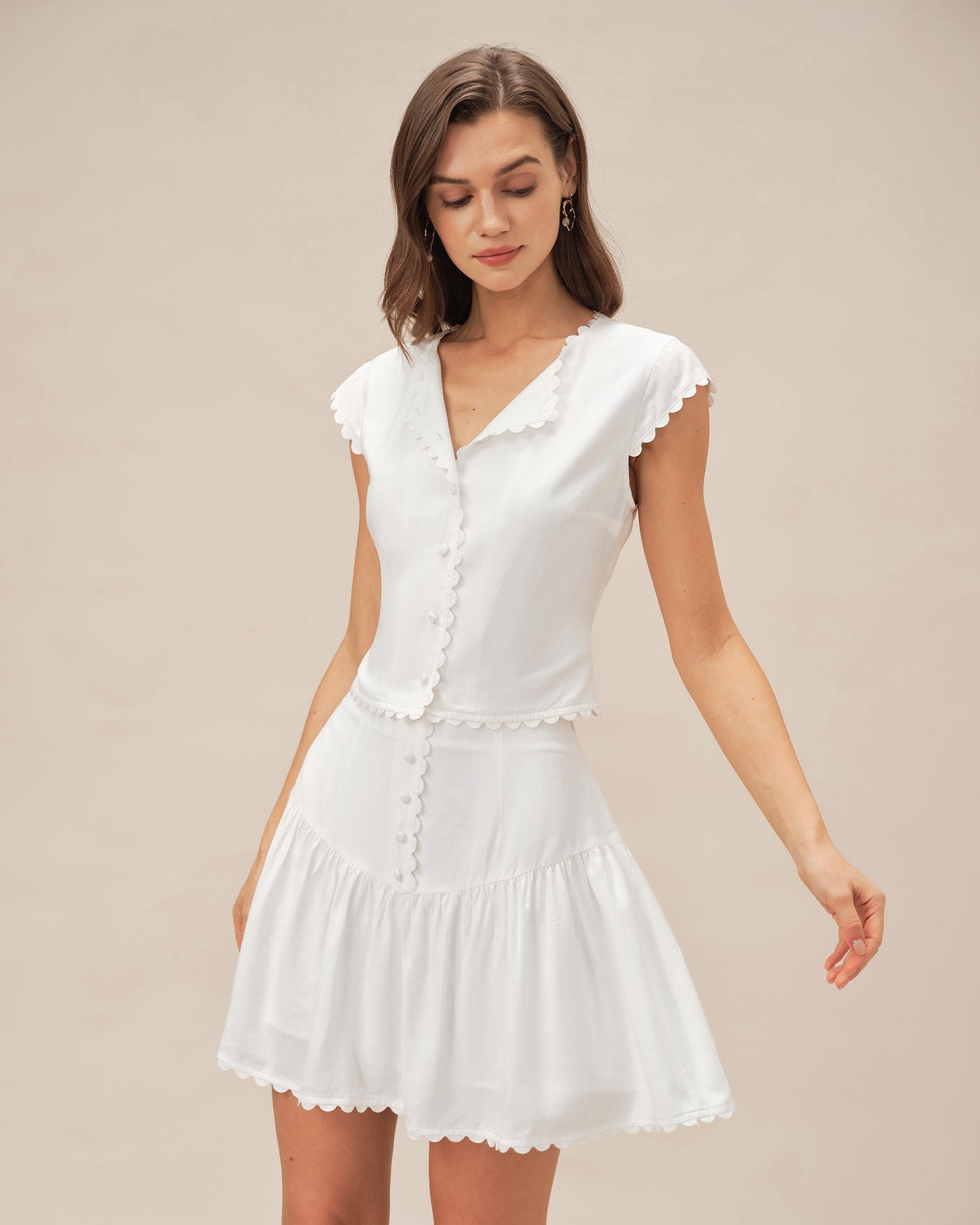 Falda Mini con Botones y Fruncido — Blanco