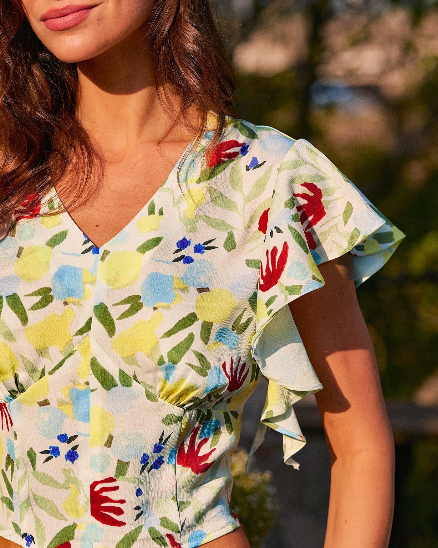 Camiseta Cuello Pico Volantes — Floral