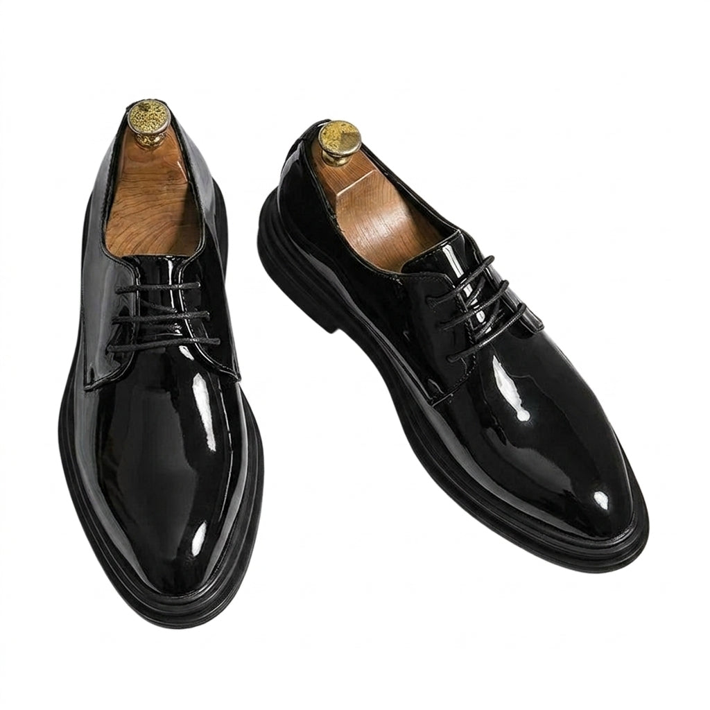 Zapatos de hombre estilo Derby con acabado brillante y suela gruesa